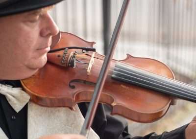 Oliver Thompson, violinist with the Do Lollies